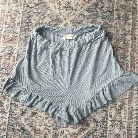 Ocean Drive- Ribbed Knit Ruffle Hem Short - Picture 5 of 7